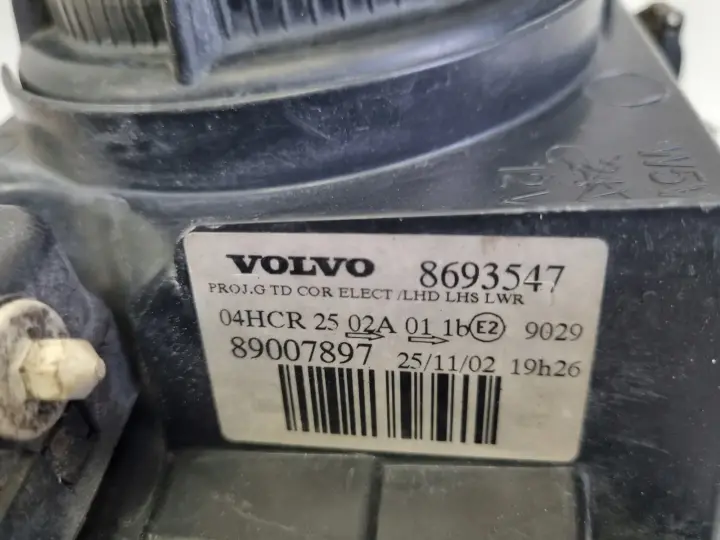 Volvo S60 V70 XC70 II PRZEDNIA LAMPA LEWA lewy przód EUROPA 8693547