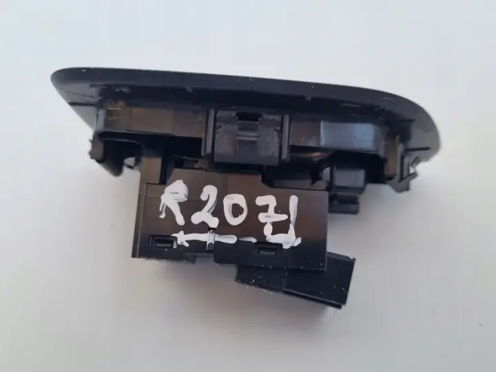 Volvo S90 II V60 II S60 III XC60 II PRAWY PANEL SZYB 31376458