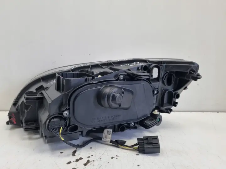 Volvo XC60 13-17r LIFT PRZEDNIA LAMPA PRAWA PRAWY PRZÓD LED europa