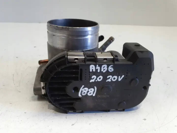 Audi A4 B6 2.0 20V PRZEPUSTNICA 06B133062H 0280750088