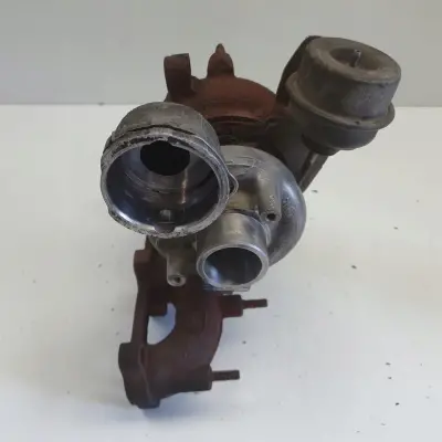 VW Golf V 1.9 TDI TURBOSPRĘŻARKA turbo 038253014B