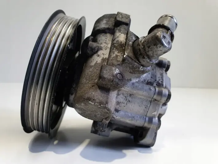 Audi 4 B6 1.9 TDI POMPA WSPOMAGANIA 8D0145156T