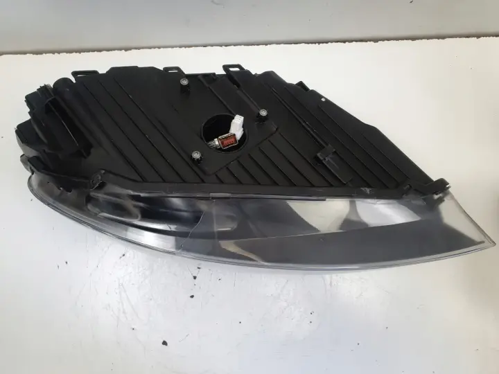 Volvo V40 II 12-16r PRZEDNIA LAMPA LEWA lewy przód EUROPA XENON 31420007