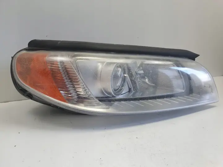 Volvo V70 III XC70 S80 II XENON PRZEDNIA LAMPA PRAWA prawy przód 31214348