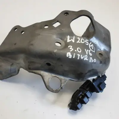 Mercedes W205 3.0 V6 OSŁONA POMPY PALIWA Uchwyt