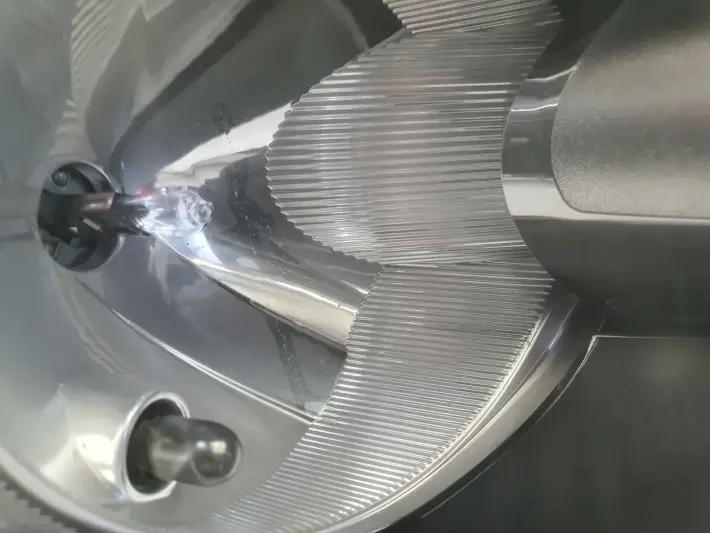 Ford Fiesta MK6 MK7 08-12r PRZEDNIA LAMPA PRAWA prawy przód Anglik ciemna