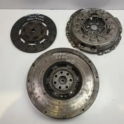 Mitsubishi L200 2.4 DiD KOŁO DWUMASOWE Sprzęgło