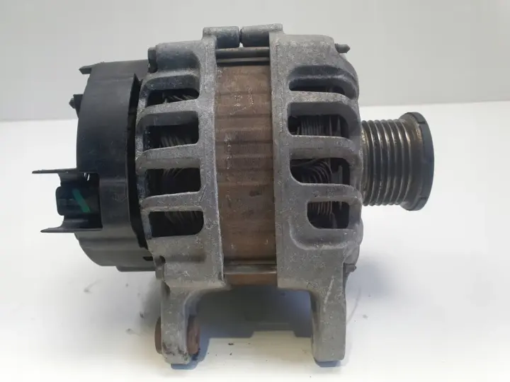 Renault Captur 1.2 TCe ALTERNATOR Veleo 231006677R 2116016831