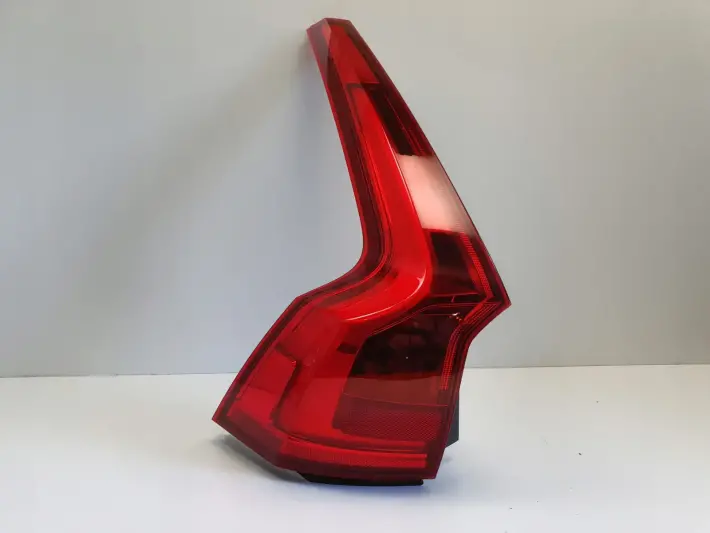 Volvo V90 II TYLNIA TYLNA LAMPA LEWA lewy tył oryginał 32228008