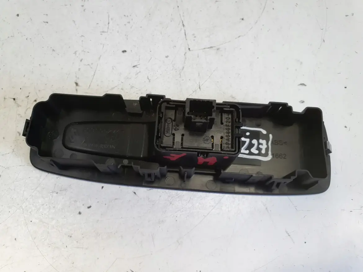 Renault Megane IV PANEL STEROWANIA SZYBAMI SZYB przełącznik tył 809605274R