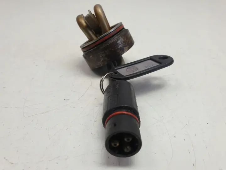 VW Golf V 2.0 TDI GRZAŁKA SILNIKA bloku 230V