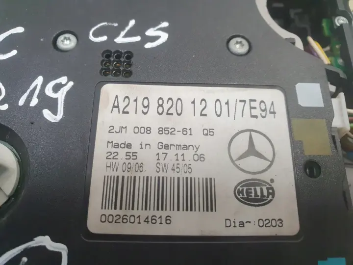 Mercedes CLS C219 W219 LAMPKA OŚWIETLENIA KABINY Wnętrza A2198201201