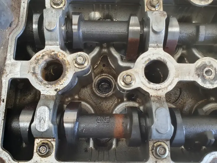 Nissan Qashqai 2.0 16V GŁOWICA CYLINDRÓW wałki