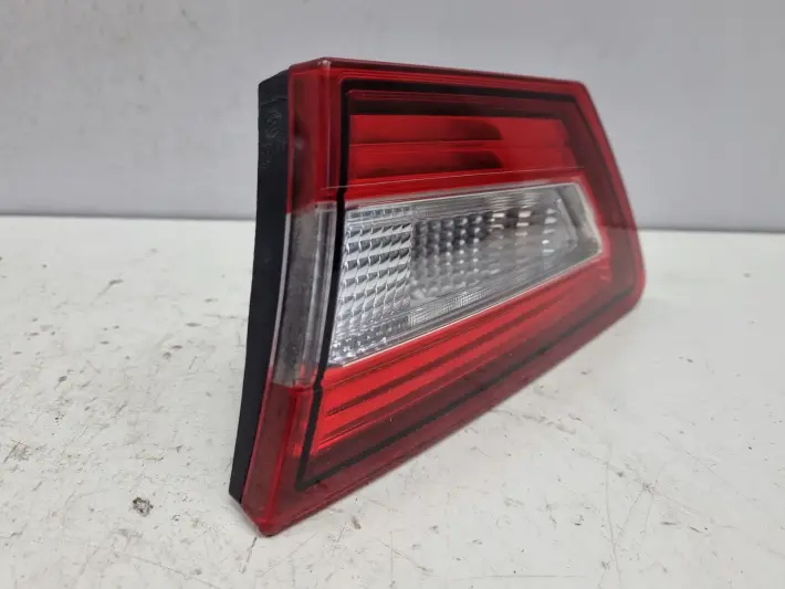 Renault Clio IV TYLNA LAMPA PRAWA tył W KLAPE