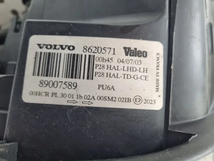 Volvo XC90 02-06r PRZEDNIA LAMPA LEWA lewy przód EUROPA 8620571