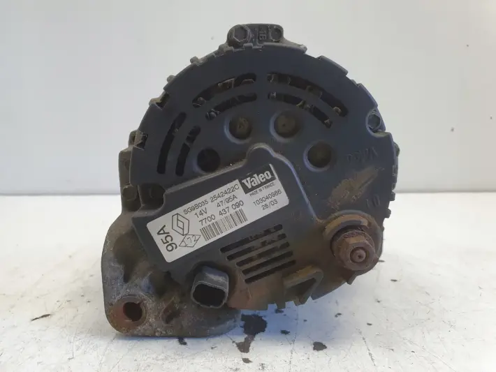 Renault Clio II 1.2 16V ALTERNATOR 7700437090 valeo 95A