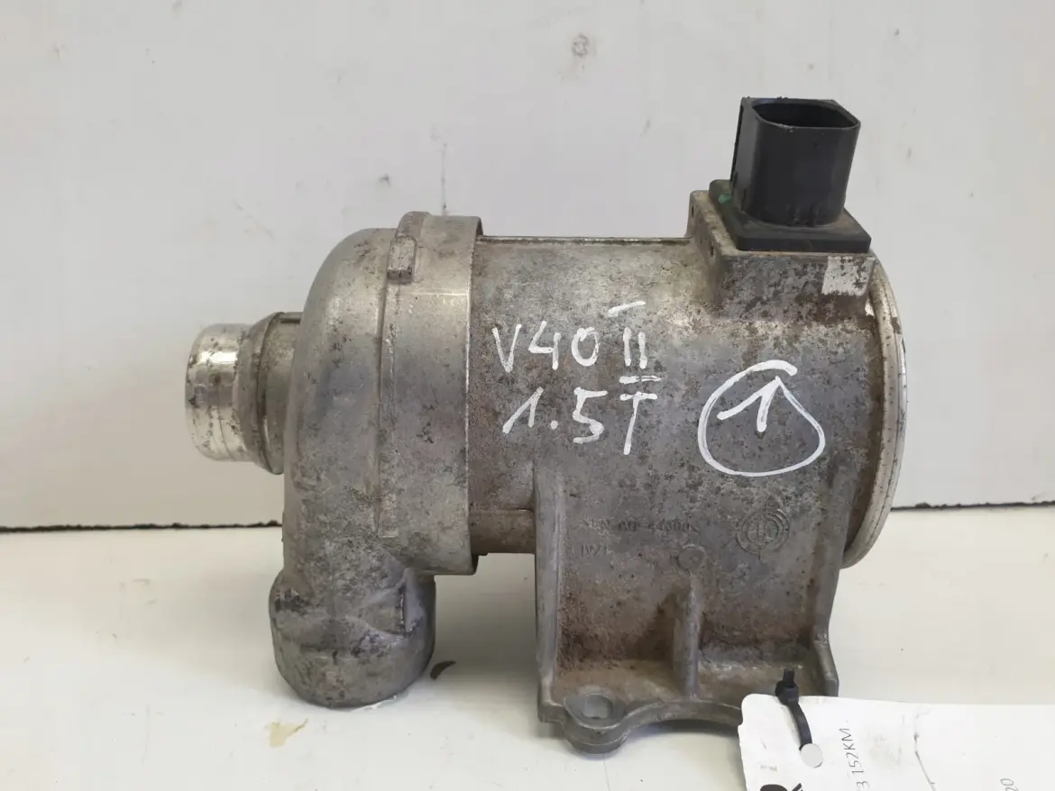 Volvo V40 II 1.5 T turbo POMPA WODY 31368715