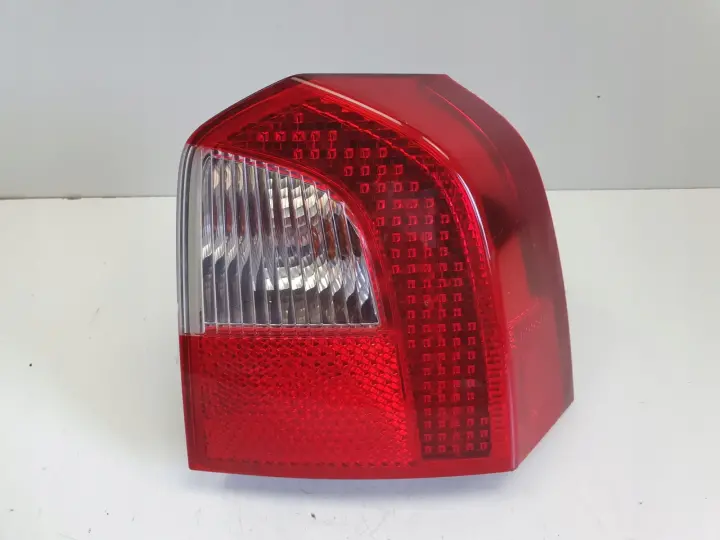 Volvo V70 III XC70 TYLNIA TYLNA LAMPA PRAWA prawy tył LED 31276840