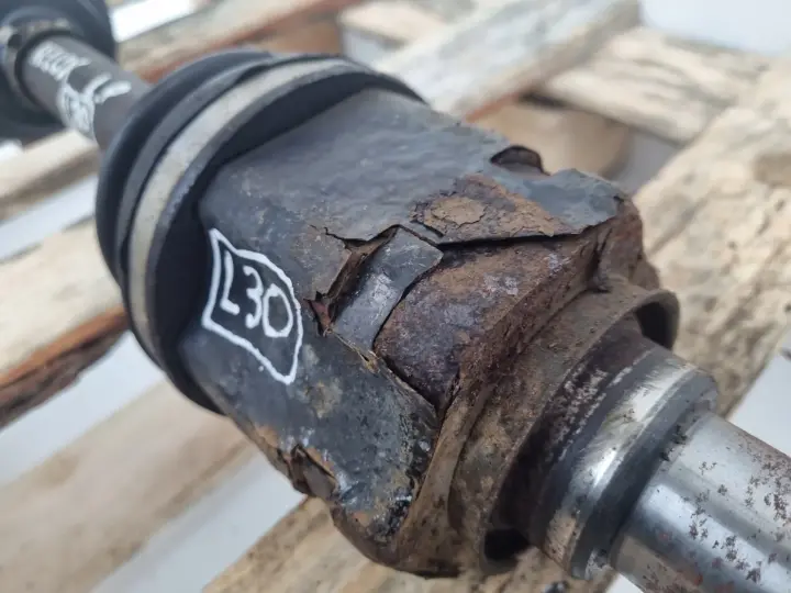 Toyota Hilux VII 3.0 D4D LEWA PRZEDNIA PÓŁOŚ półośka lewy przód 43430-0K050