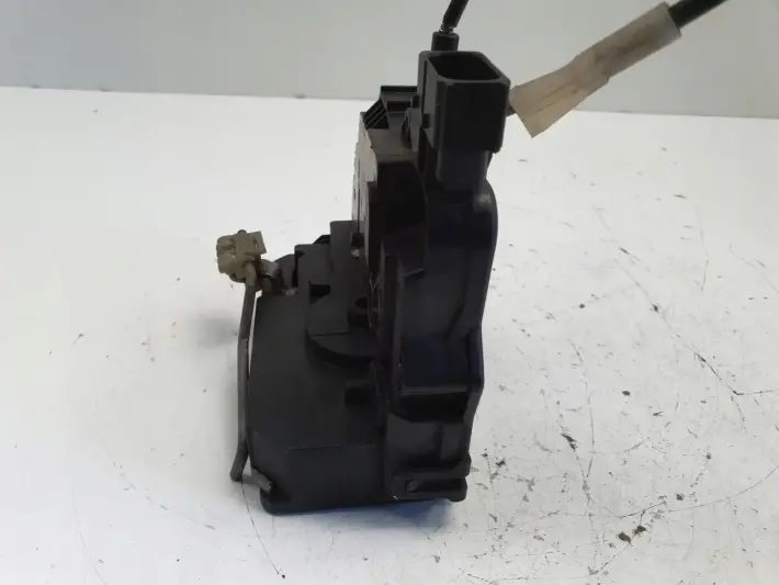 Opel Corsa D ZAMEK DRZWI lewy tył kierowcy 13258266 EQ