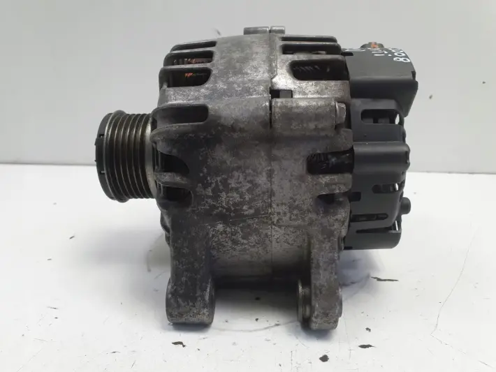 Peugeot 2008 1.2 VTi ALTERNATOR valeo 9670899580