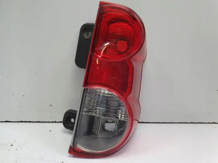 Nissan NV200 TYLNA LAMPA PRAWA prawy tył pasażera