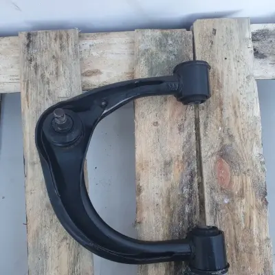 Toyota Land Cruiser J150 PRAWY GÓRNY WAHACZ Przód