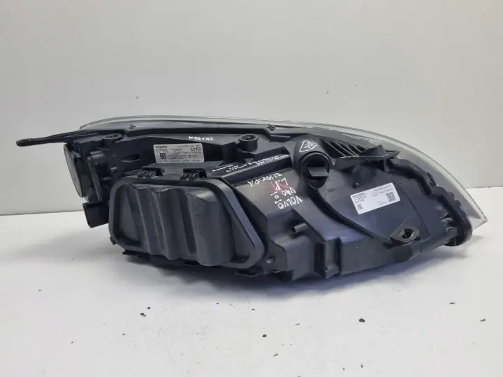 Volvo V40 II 12-16r PRZEDNIA LAMPA LEWA lewy przód EUROPA 31283326