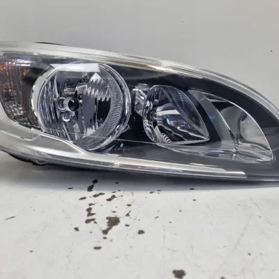 Volvo XC60 13-17r LIFT PRZEDNIA LAMPA PRAWA PRAWY PRZÓD LED europa