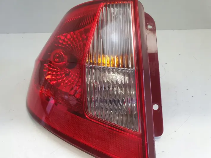 Hyundai Getz Lift 3 drzwi TYLNA LAMPA LEWA lewy tył kierowcy