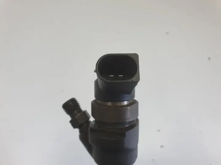 BMW E87 E90 E91 2.0 D WTRYSKIWACZ wtrysk 0445110601