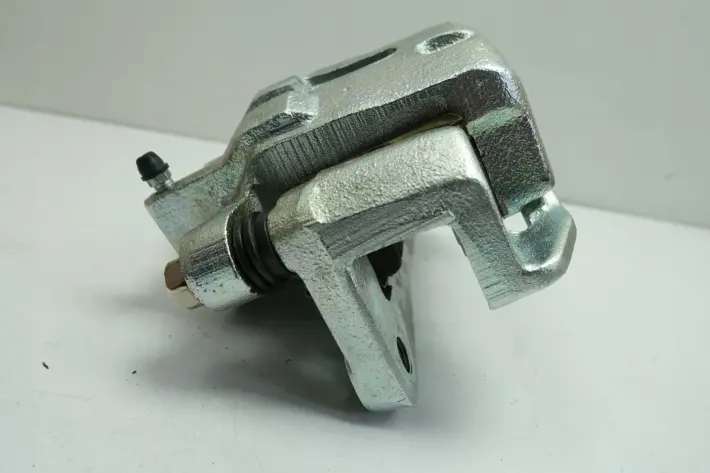 Kia Carnival I 2.9 CRDI PRZEDNI ZACISK HAMULCOWY