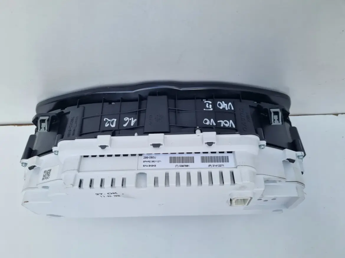 Volvo V40 II Diesel LICZNIK ZEGARY TFT Europa 31412271 36011271