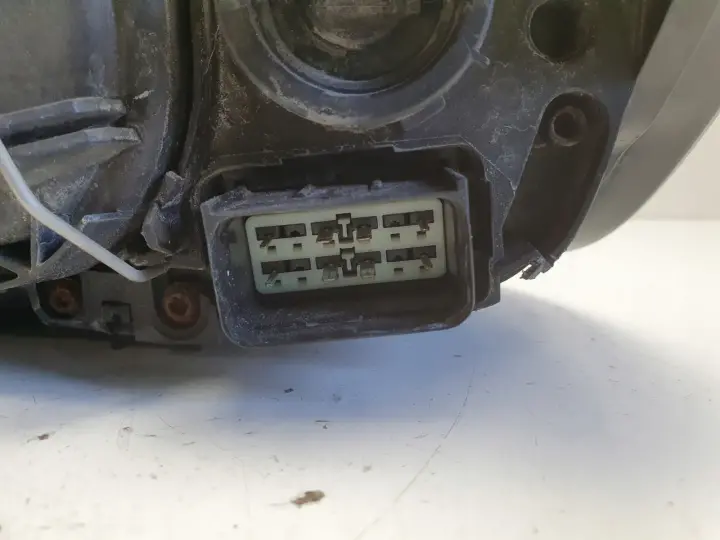 Volvo V50 S40 II PRZEDNIA LAMPA PRAWA prawy przód EUROPA ŁADNA 30698874