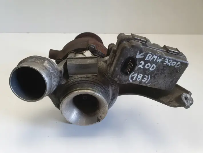 BMW F30 F31 2.0 D TURBOSPRĘŻARKA turbo 8518204