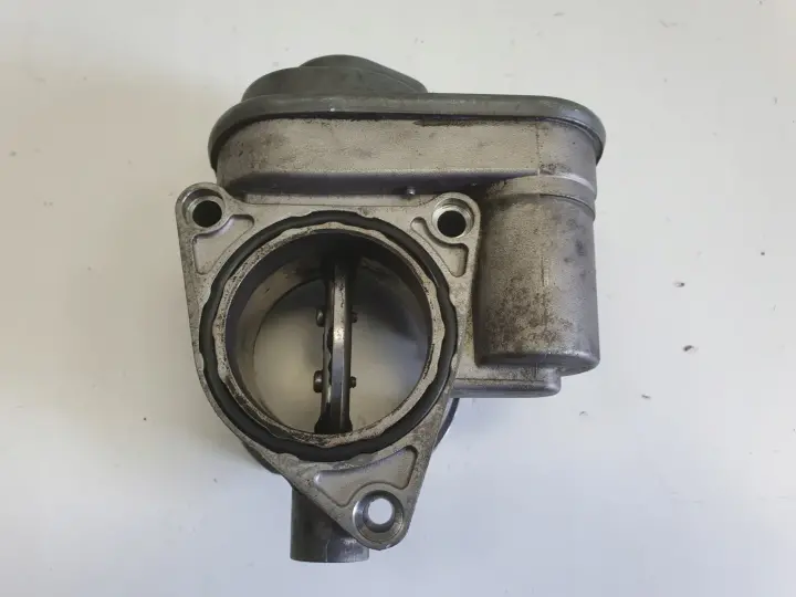 VW Golf V 1.9 TDI PRZEPUSTNICA 038128063G