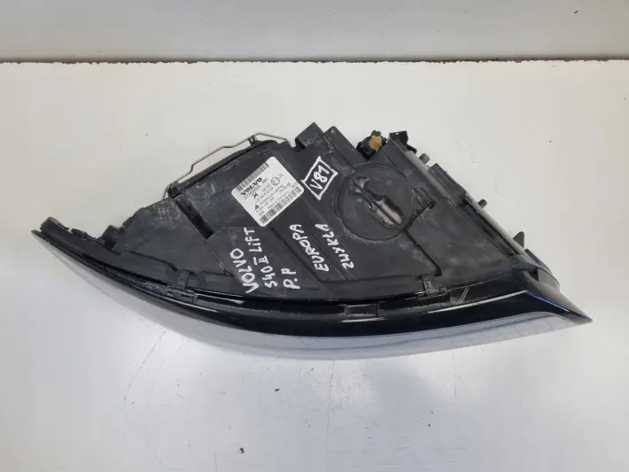 Volvo S40 II V50 LIFT PRZEDNIA LAMPA PRAWA PRAWY PRZÓD europa 31265695