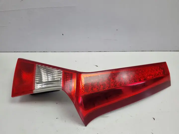 Volvo V70 III XC70 TYLNA LAMPA PRAWA prawy tył pasażera LED