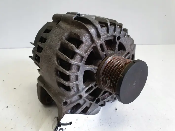 Dacia Duster I 1.2 TCe ALTERNATOR valeo 231007842R