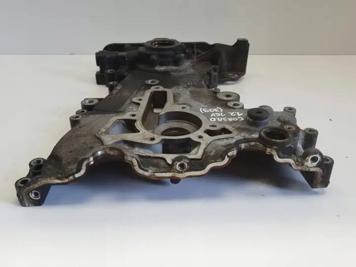 Opel Corsa D 1.2 1.4 16V OBUDOWA ROZRZĄDU osłona POMPA OLEJU 55556309