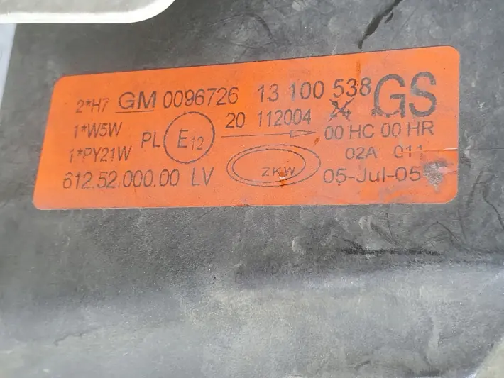 Opel Corsa C lift PRZEDNIA LAMPA PRAWA prawy przód anglik 13100538 0096726