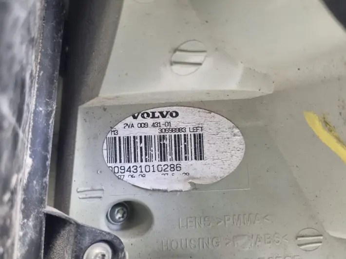 Volvo V70 III XC70 07-13r TYLNIA TYLNA LAMPA LEWA lewy tył LED 30698983