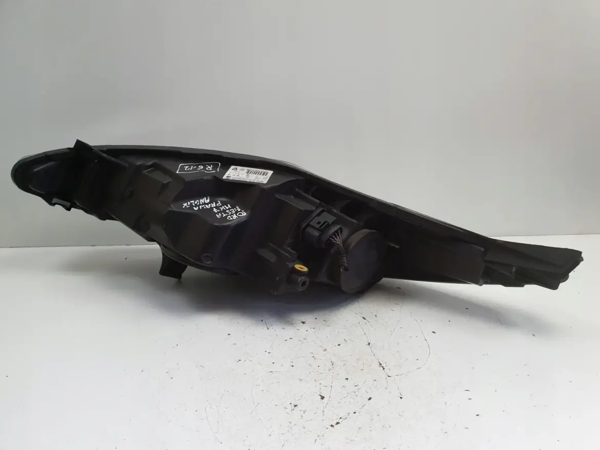 Ford Fiesta MK6 MK7 08-12r PRZEDNIA LAMPA PRAWA PRAWY PRZÓD 8A61-13W029-DG