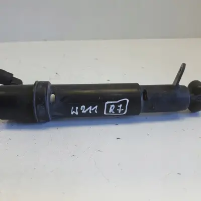 Mercedes W211 PRAWY SPRYSKIWACZ LAMPY Reflektora 2118600647