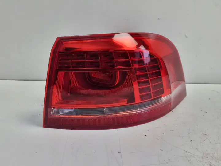 VW Passat B7 kombi 10-14r TYLNIA TYLNA LAMPA PRAWA prawy tył LED