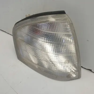 Mercedes W202 PRAWY KIERUNKOWSKAZ Przód pasażera