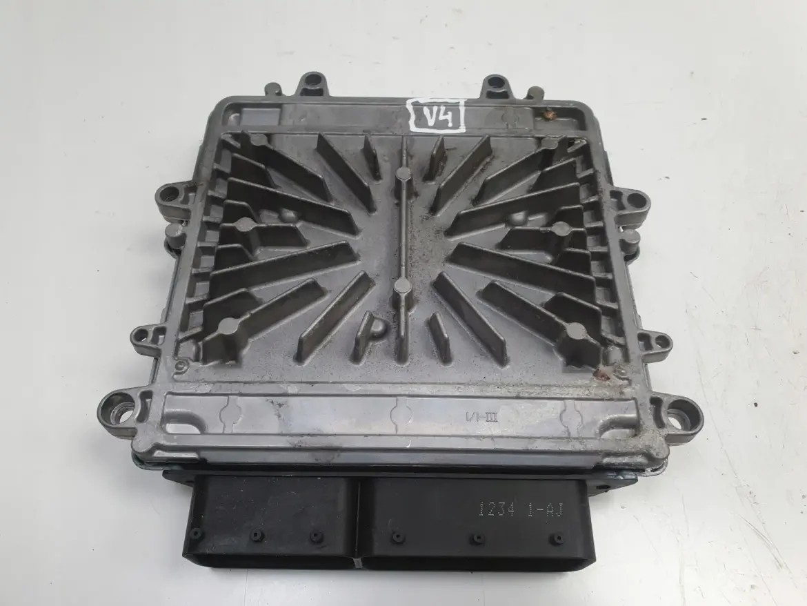 Volvo V40 II 2.0 D3 STEROWNIK SILNIKA komputer 31336983 0281018414