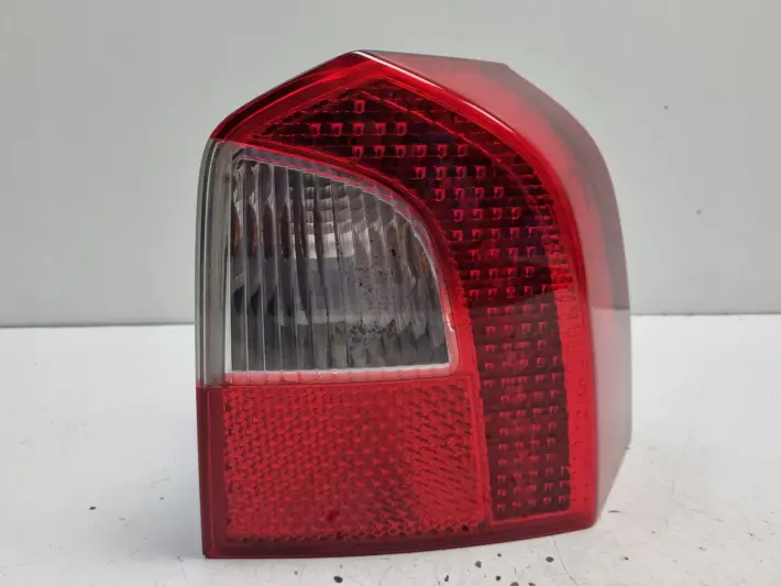 Volvo V70 III XC70 TYLNIA TYLNA LAMPA PRAWA prawy tył LED 31276840