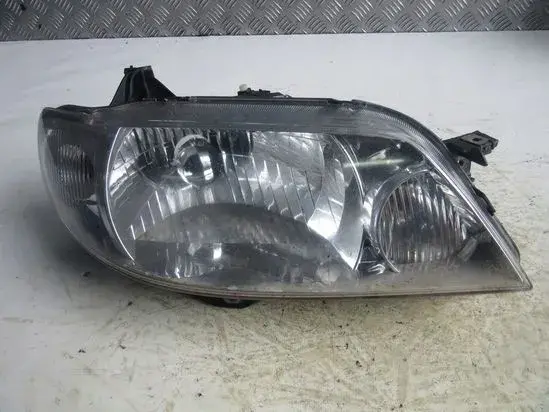 Mazda 323 BJ 00-02 PRZEDNIA LAMPA PRAWA prawy