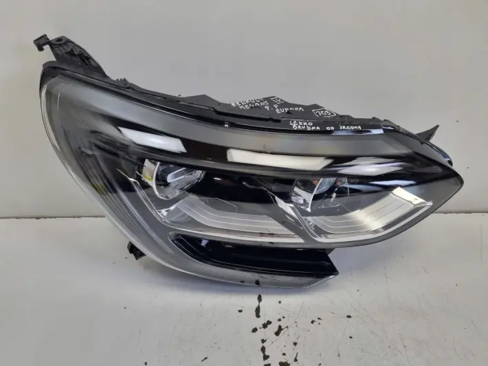 Renault Megane IV 16-20r PRZEDNIA LAMPA PRAWA PRAWY PRZÓD europa 260108478R